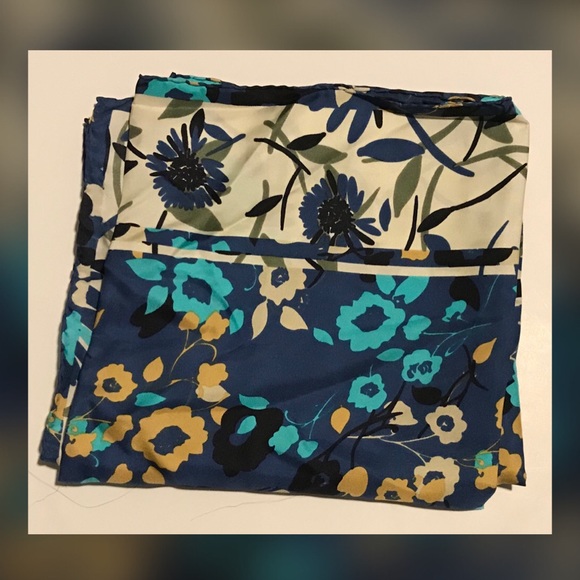 *SOLD* 🤎 St. John Floral Silk Scarf - Picture 3 of 3